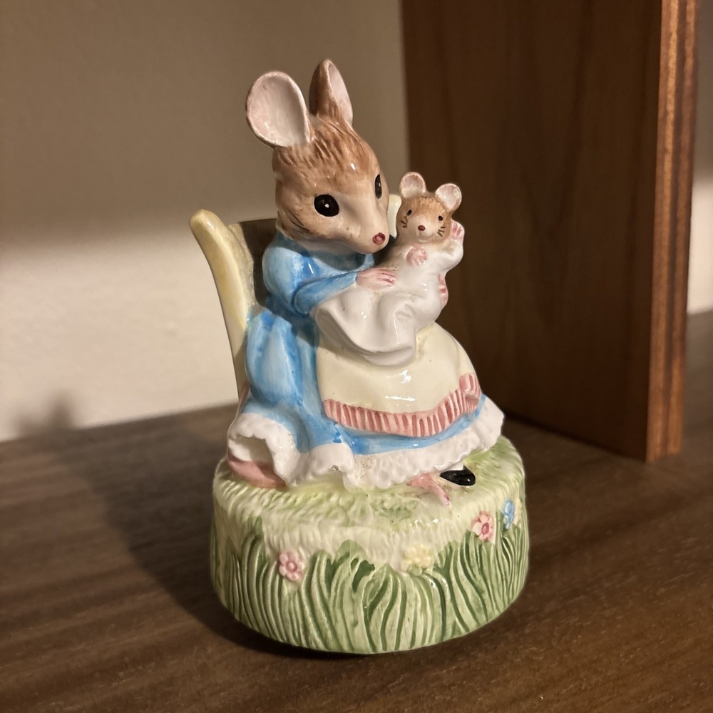Hunca Munca from "The Tale of Two Bad Mice" Beatrix Potter Music Figurine 1988 - Picture 2 of 8